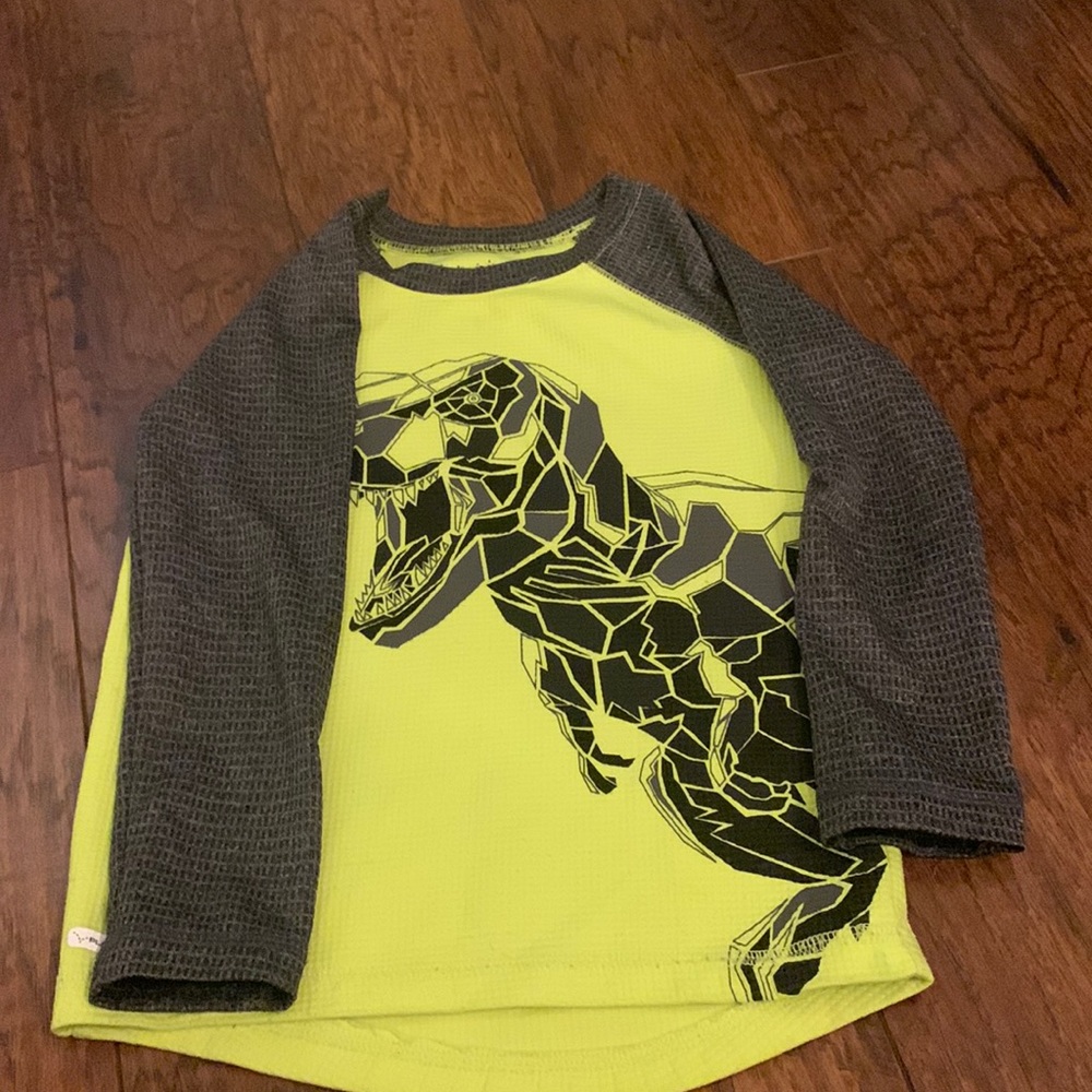Boys size 5 long sleeve shirt